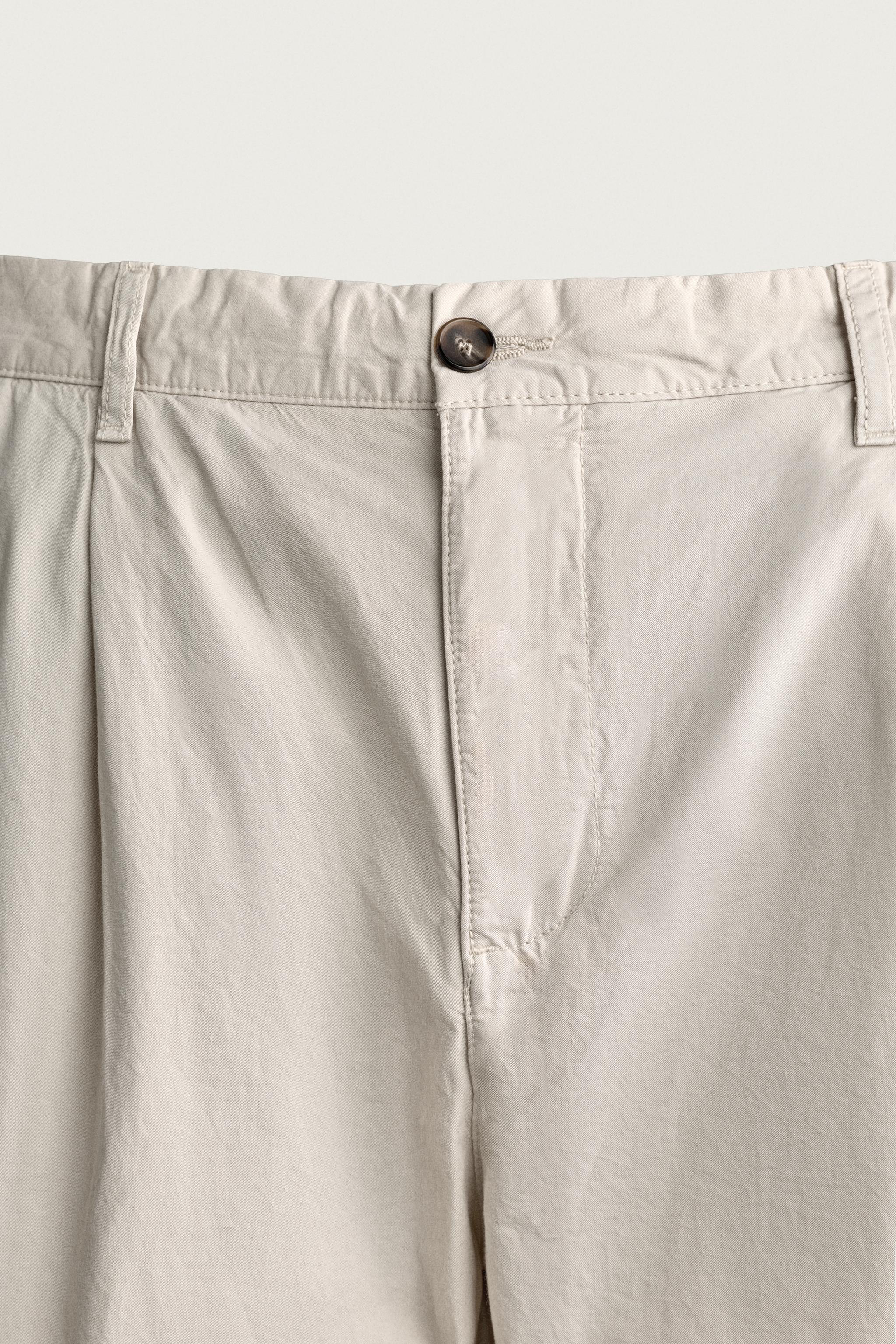PLEATED STRAIGHT FIT CHINO PANTS